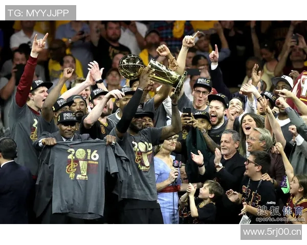 以NBA总冠军奖杯为象征探寻篮球荣耀背后的故事与传奇